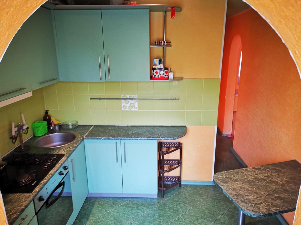 Airport Apartment *